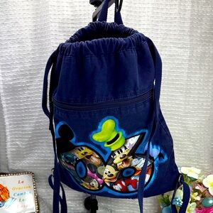 (E4) Disney World Park Y2K 2006
Blue character drawstring backpack